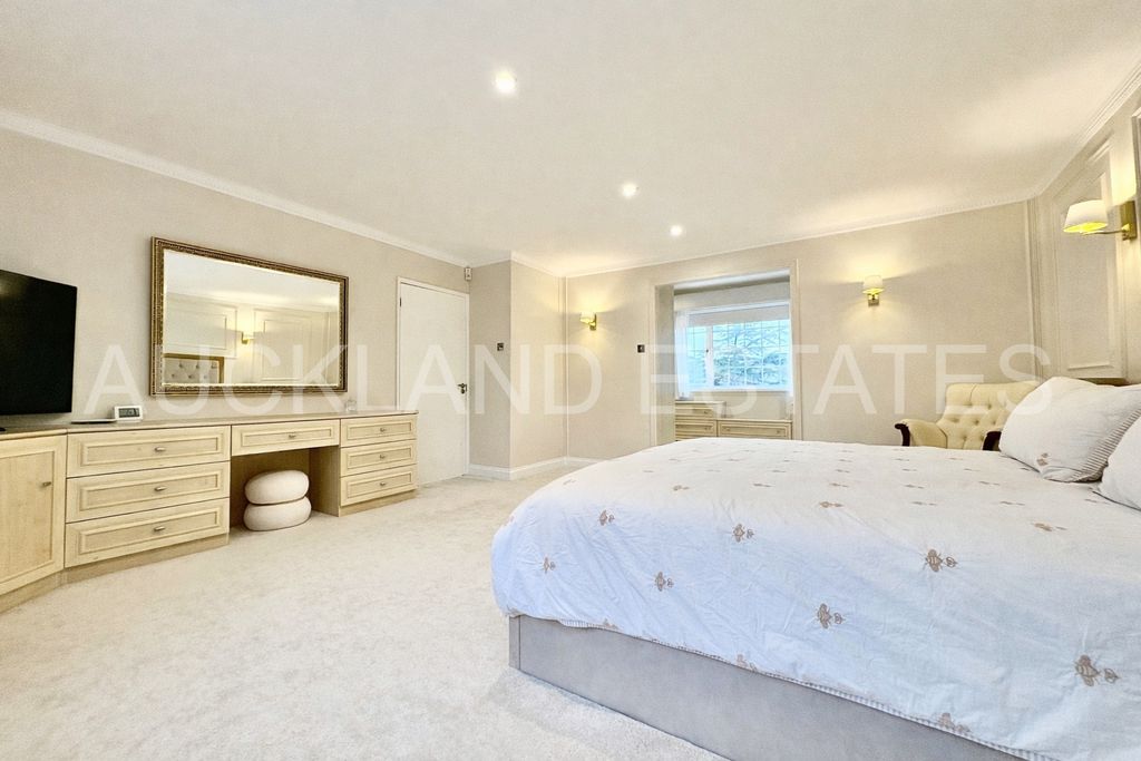 Additional image 20 of 5 bed detached house for saleFoxes Lane, Brookmans Park AL9