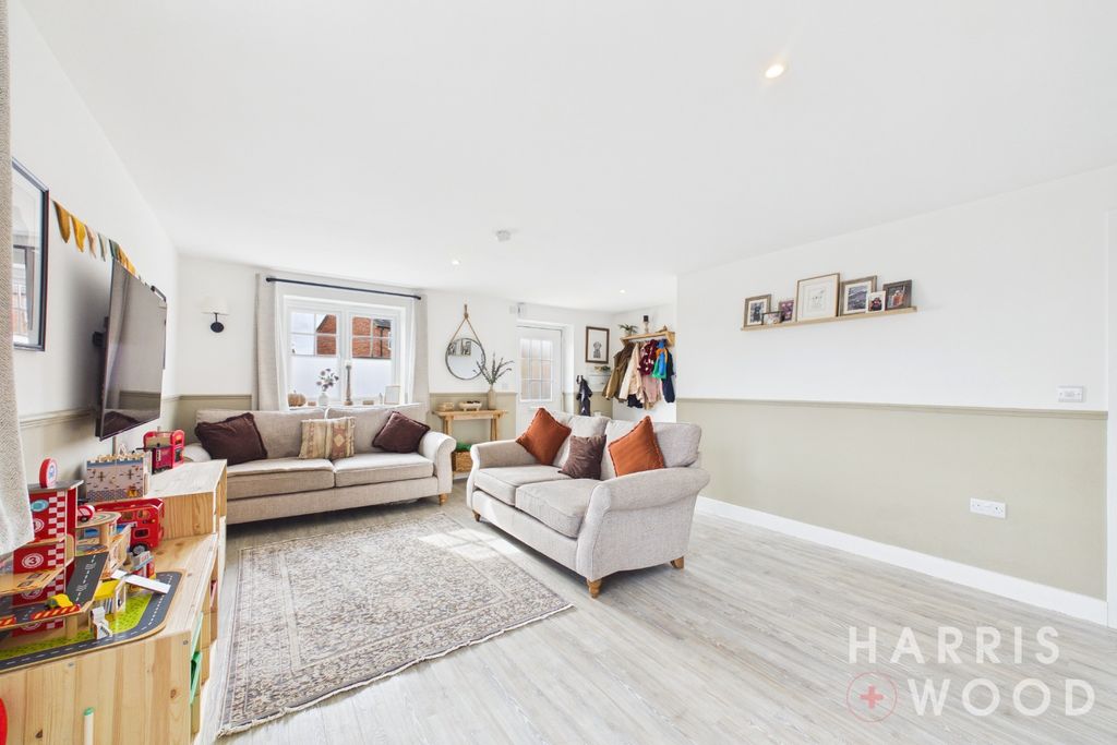 Property photo 2 of 21 5699051
