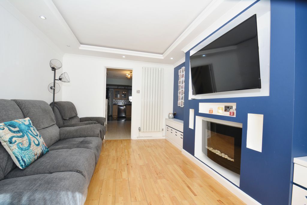 Property photo 3 of 12 Photo 8