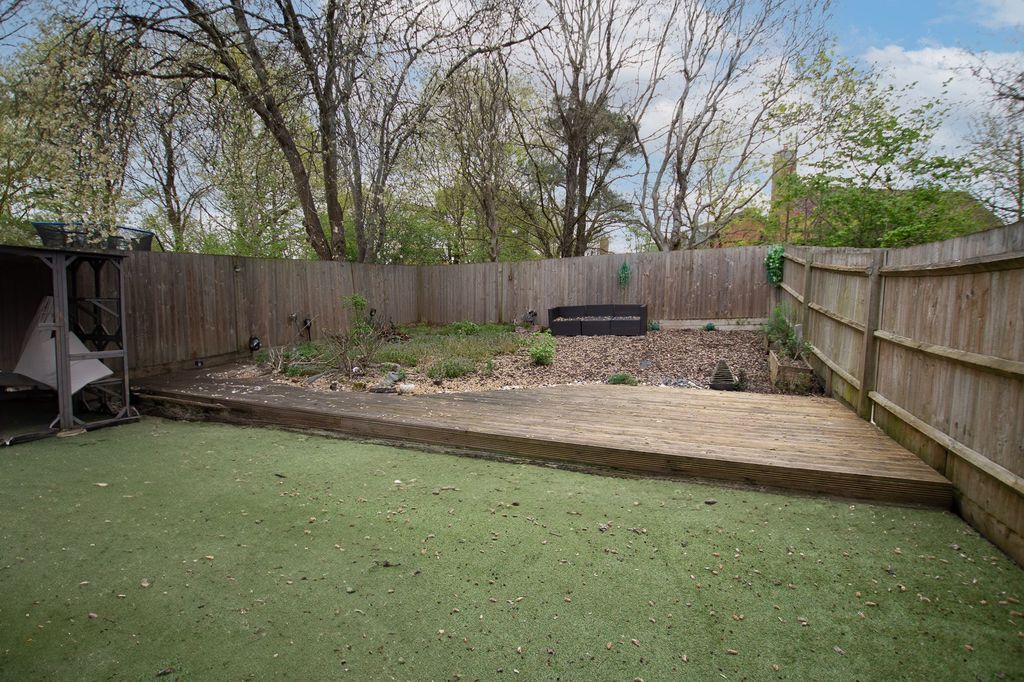 Property photo 3 of 17 Garden