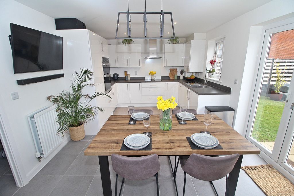 Property photo 3 of 17 4971076