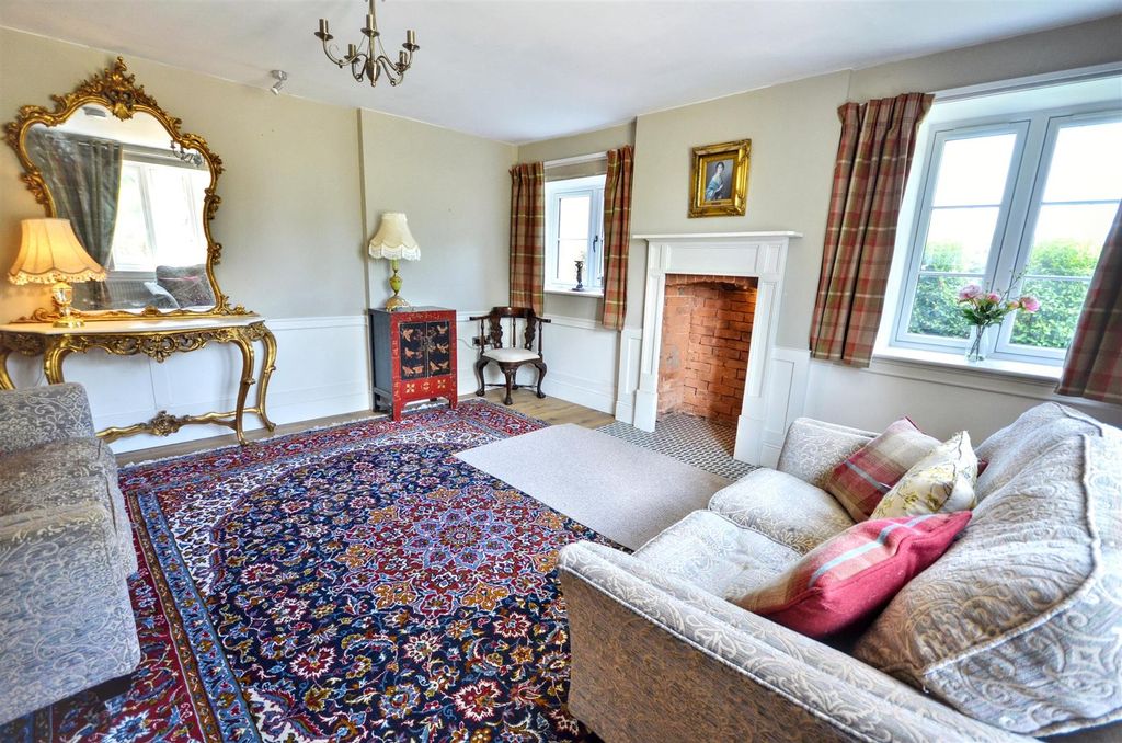 Property photo 2 of 49 Sitting Room