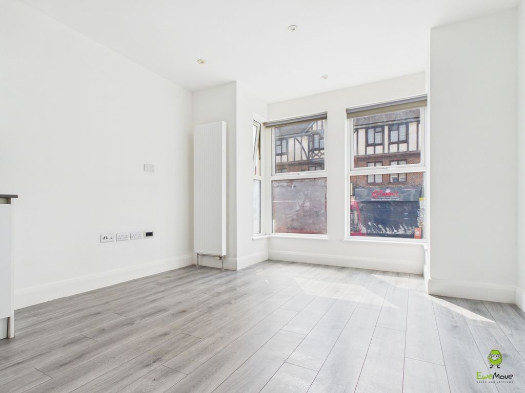 Property photo 2 of 6 Cam02615G0-Pr0259-Still006