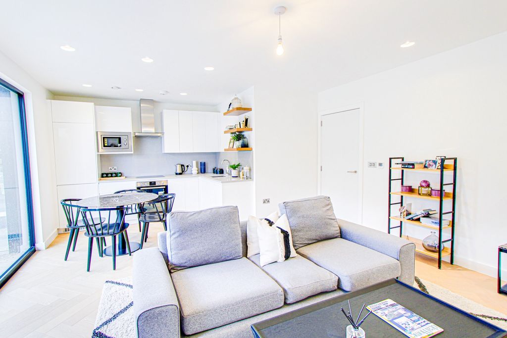 Property photo 3 of 9 Photo 7