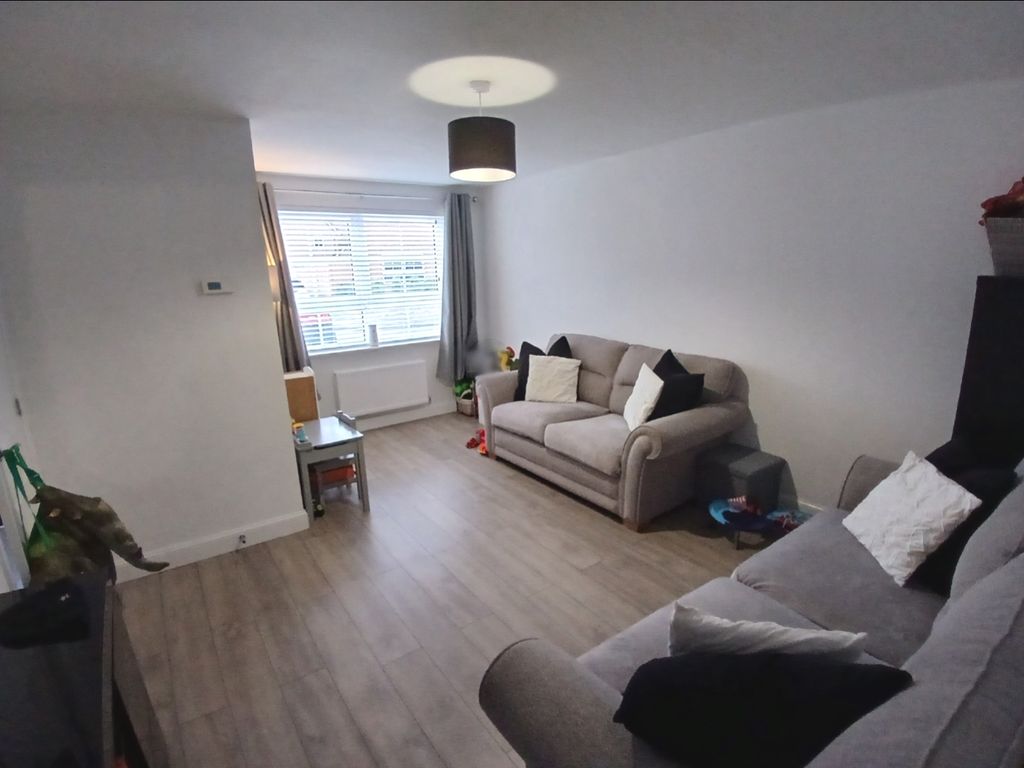 Property photo 3 of 12 Lounge