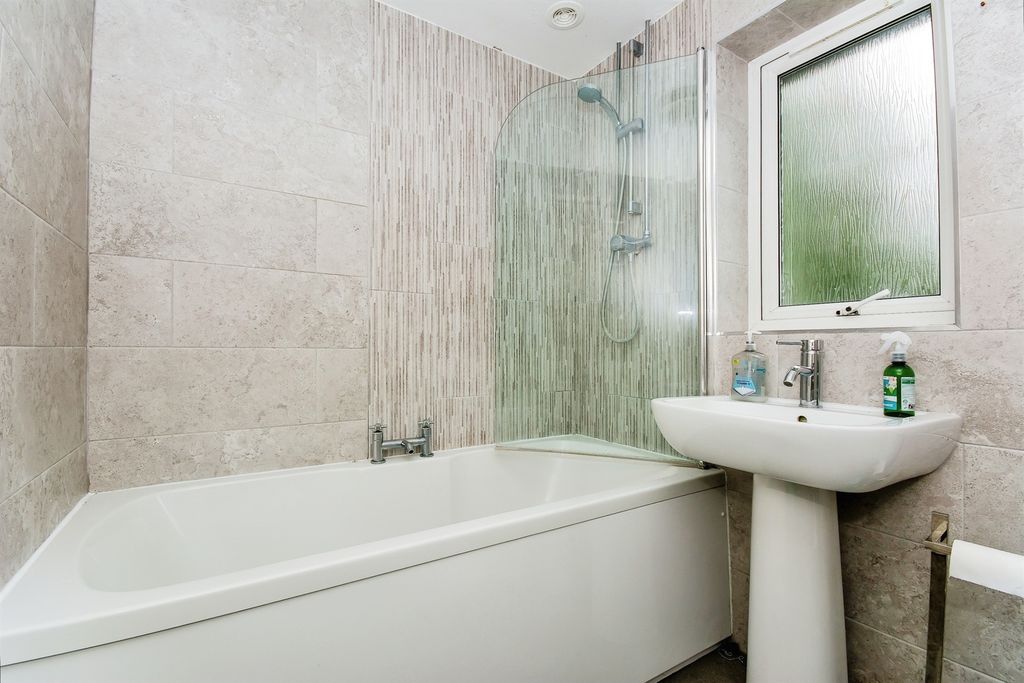 Property photo 3 of 15 Bathroom