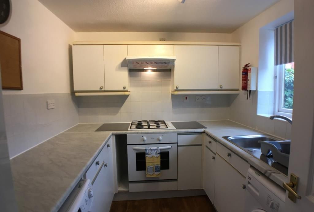 Property photo 3 of 9 Kitchen