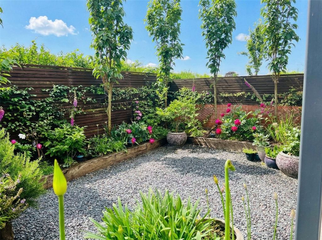 Property photo 2 of 16 Garden