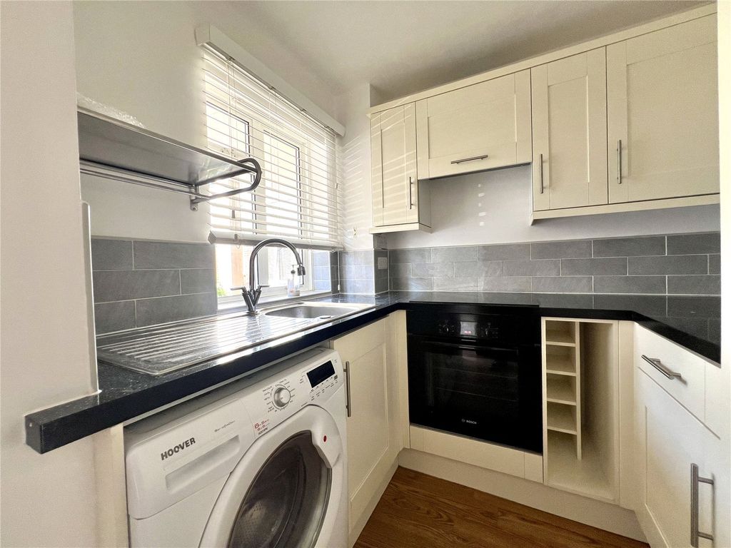 Property photo 3 of 8 Kitchen
