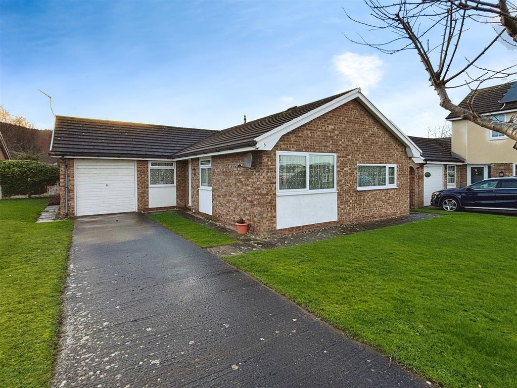 Property photo 1 of 18 Front Aspect.Jpg