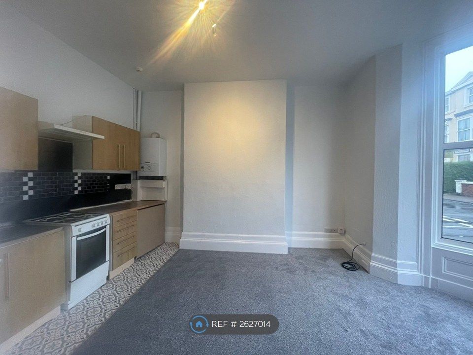 Property photo 1 of 4 Kitchen/ Lounge