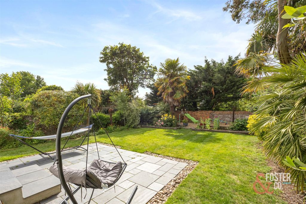 Property photo 2 of 26 Wilbury Gardens, 28-017.Jpg