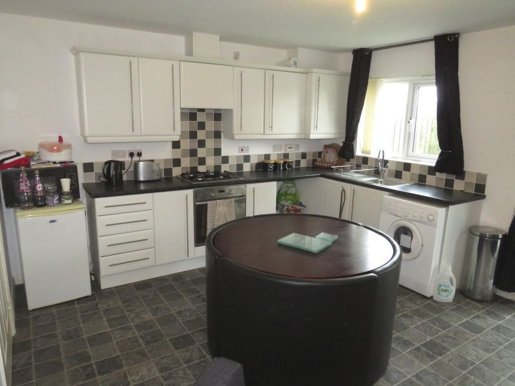 Property photo 2 of 18 Kitchen