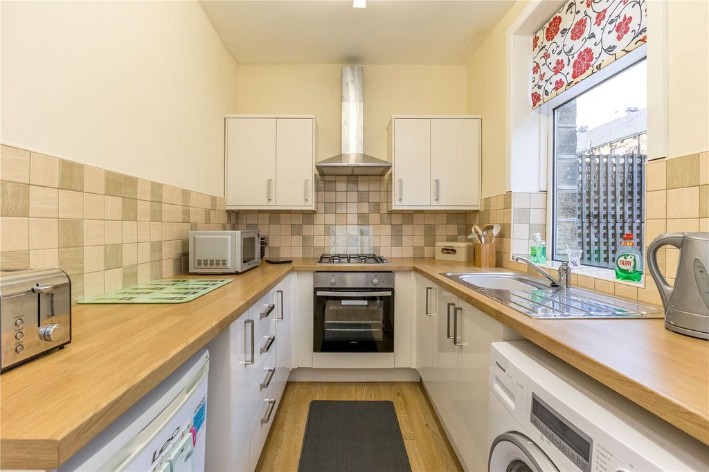 Property photo 3 of 12 Kitchen