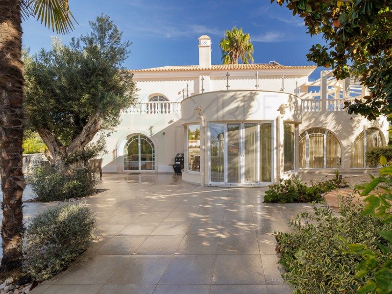 Property photo 2 of 60