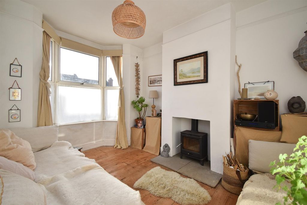 Property photo 1 of 21 Living Room