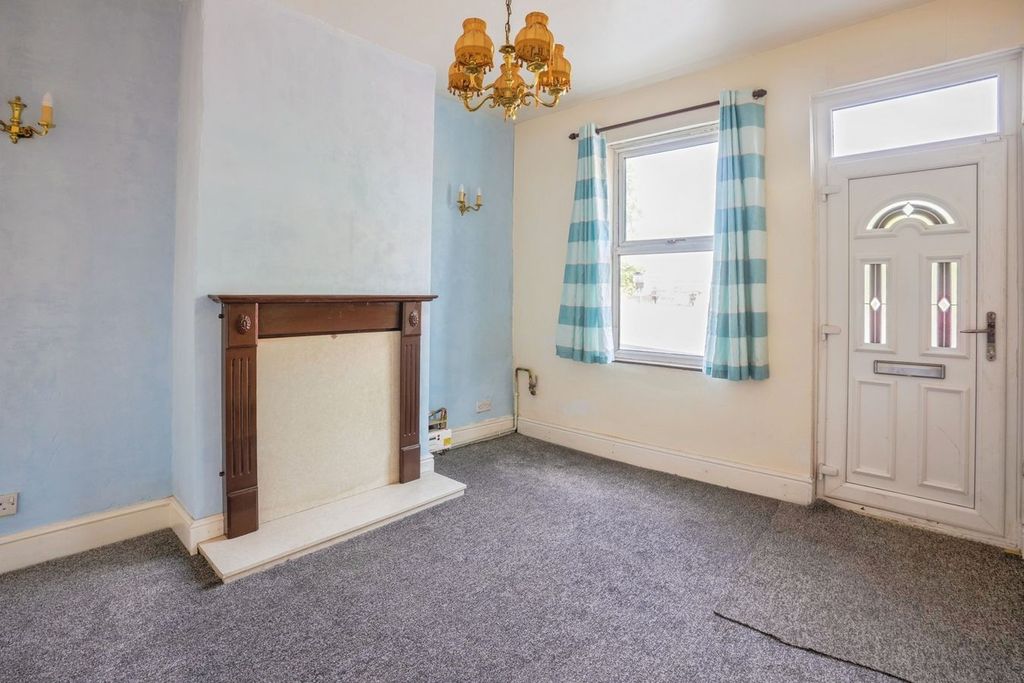 Property photo 2 of 14