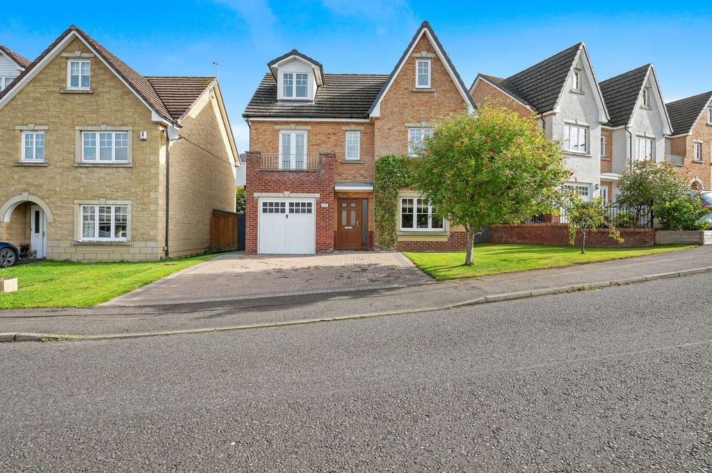 Property photo 1 of 42