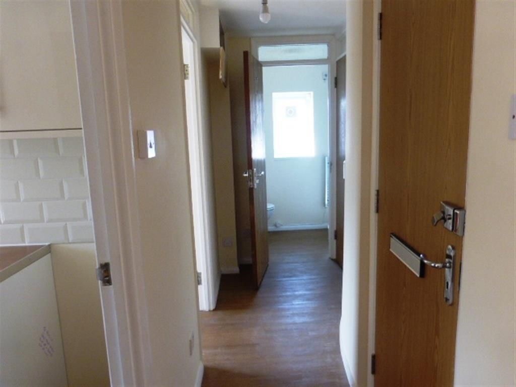 Property photo 2 of 6 Hallway