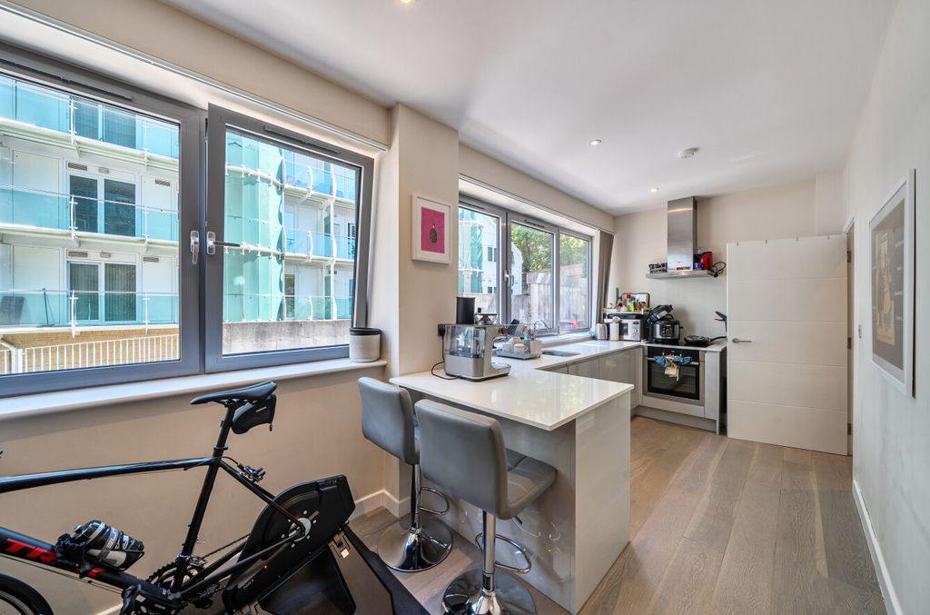 Property photo 3 of 18 1440131-7-69F1F16...