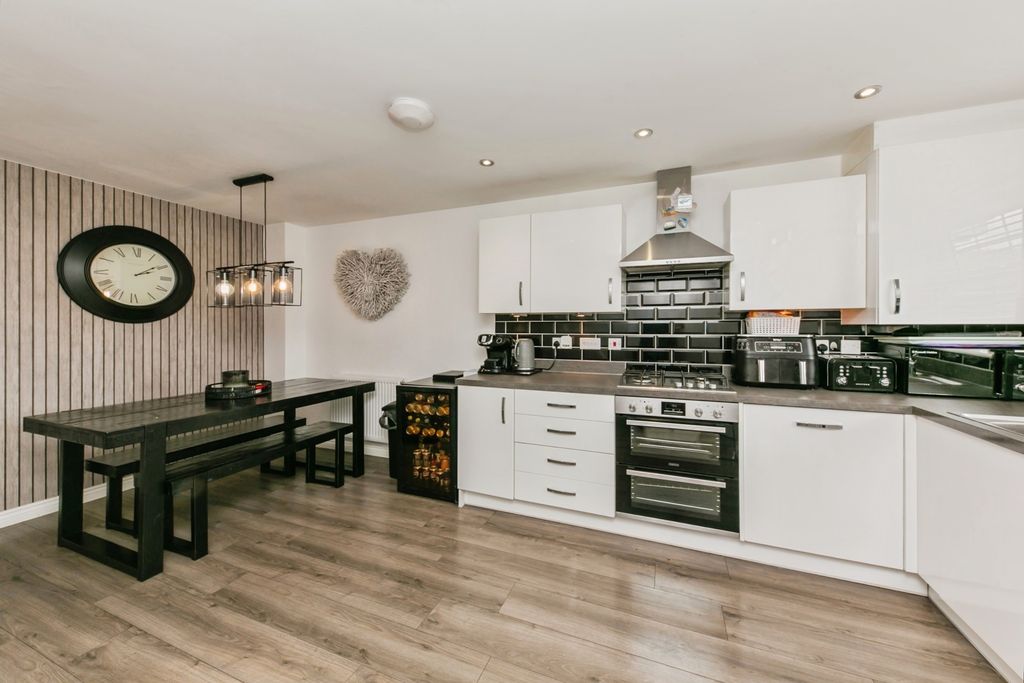Property photo 2 of 17 Pbox-Img.Jpg