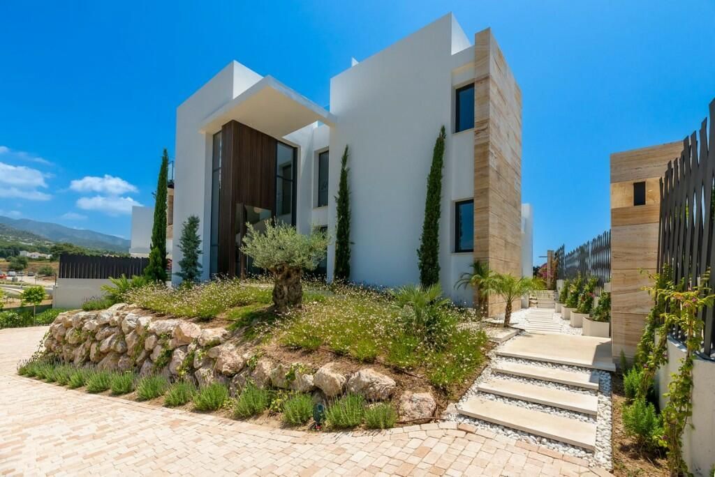 Property photo 3 of 3