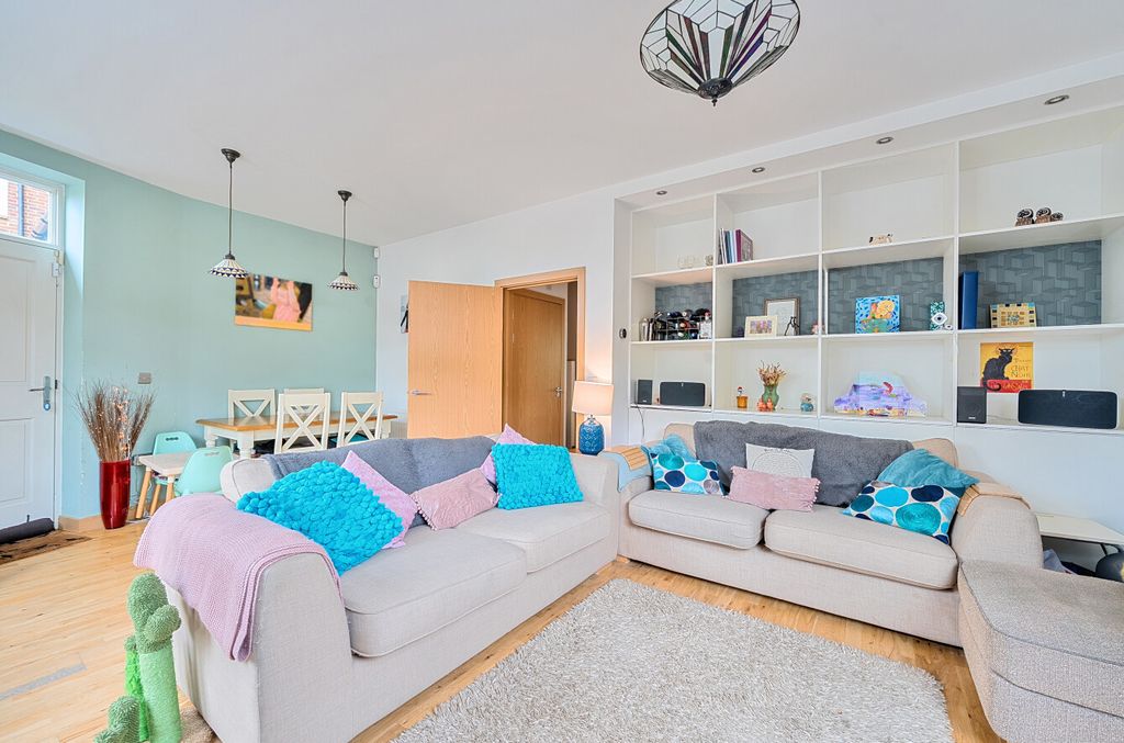 Property photo 2 of 33 1329458-29-688c8B...