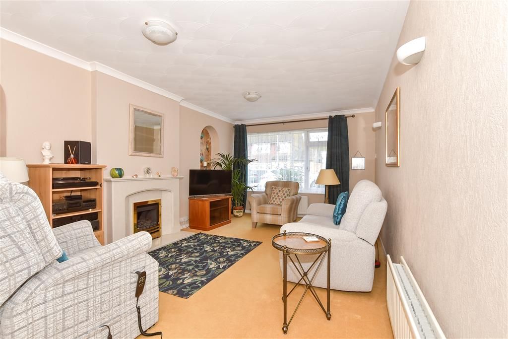 Property photo 1 of 11 Lounge