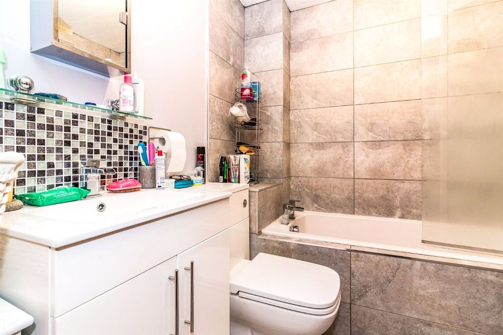 Property photo 2 of 4 Bathroom