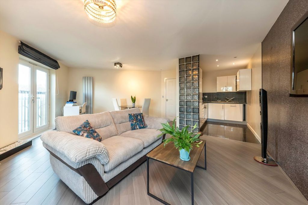 Property photo 3 of 7