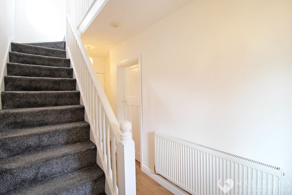 Property photo 3 of 19 Entrance