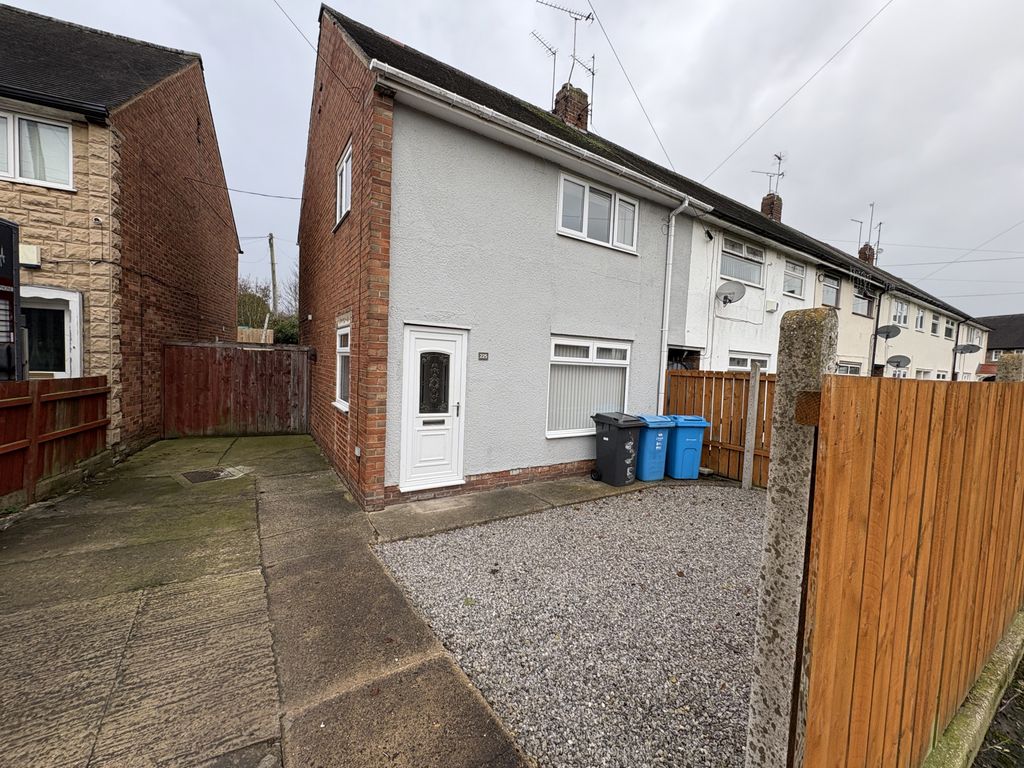 Property photo 1 of 15 Three Bedroom End Terrace Waveney Road, Hull Hu8