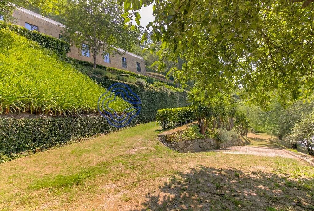 Property photo 3 of 49