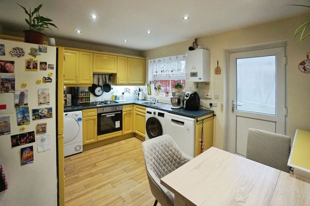 Property photo 2 of 16 Kitchen Diner