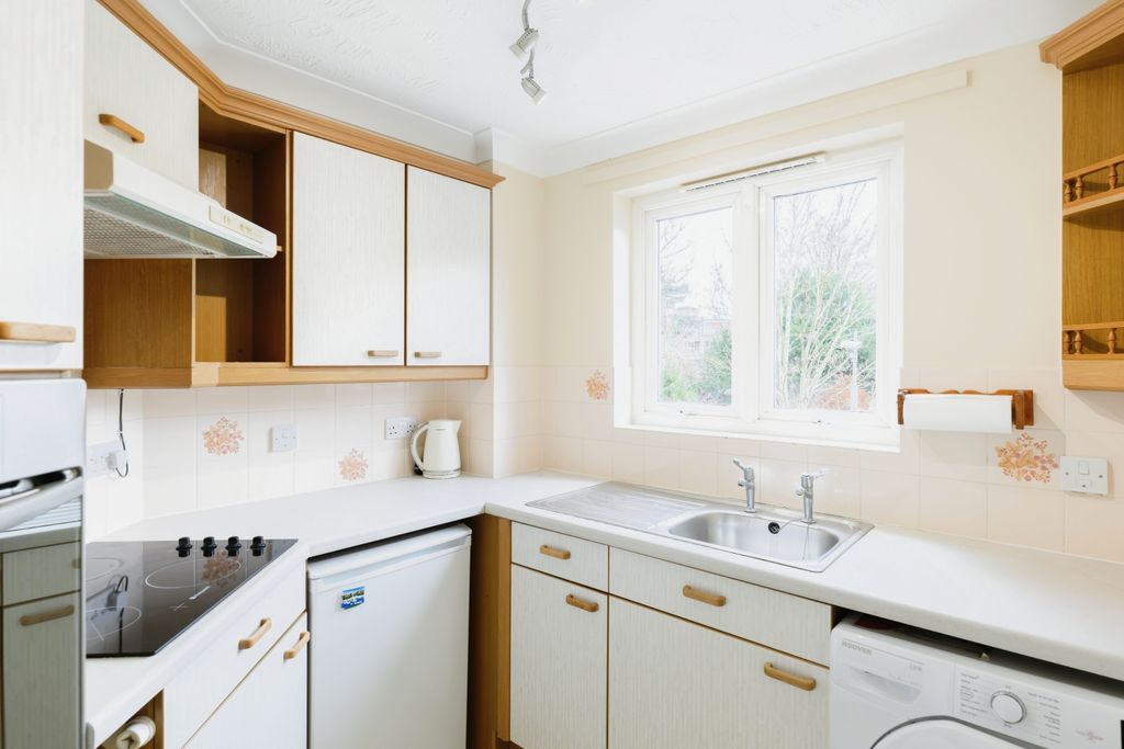 Property photo 2 of 10 Kitchen