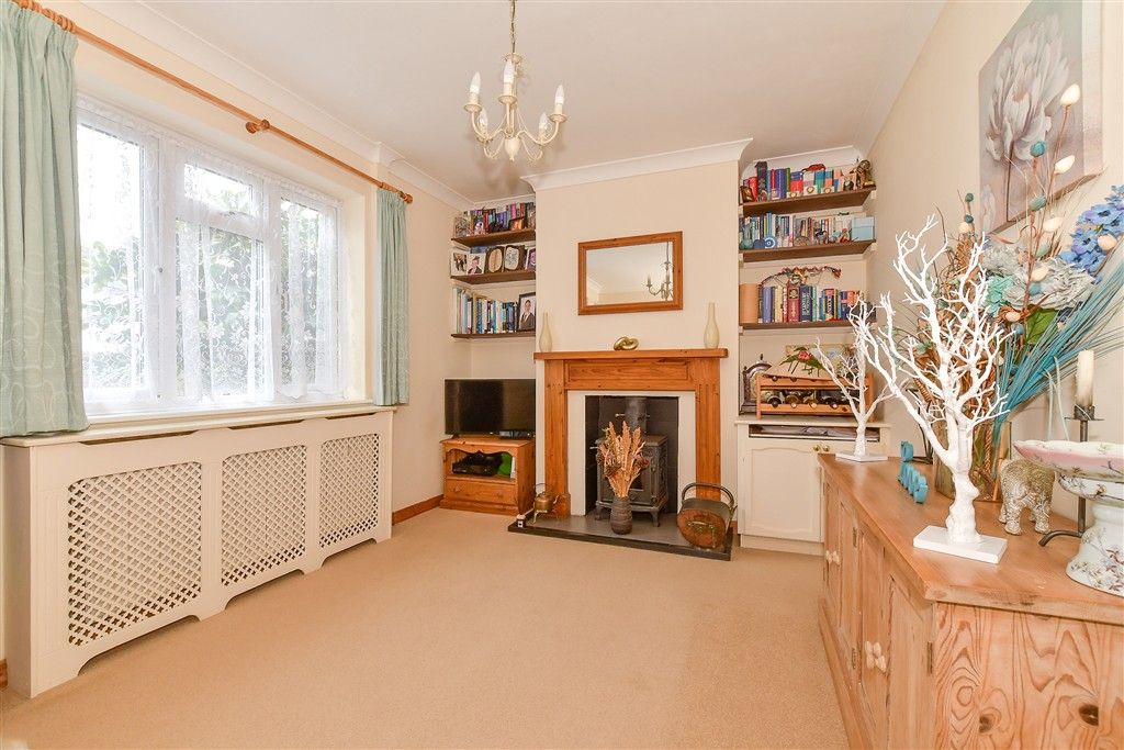 Property photo 3 of 13 Lounge