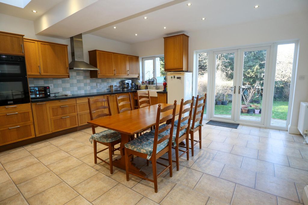 Property photo 2 of 19 Kitchen