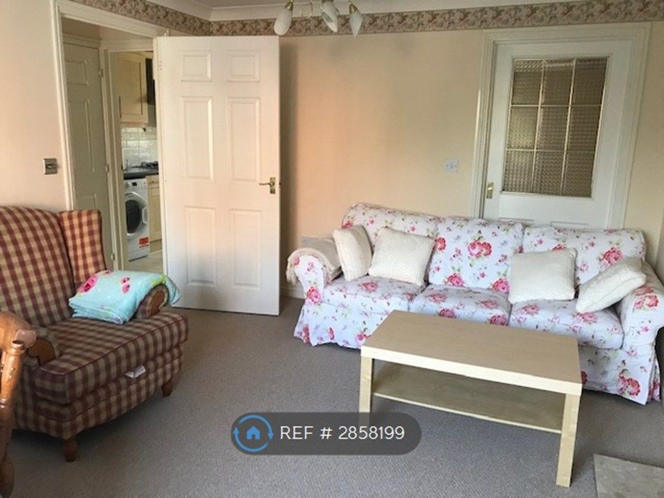 Property photo 3 of 9 Living Room