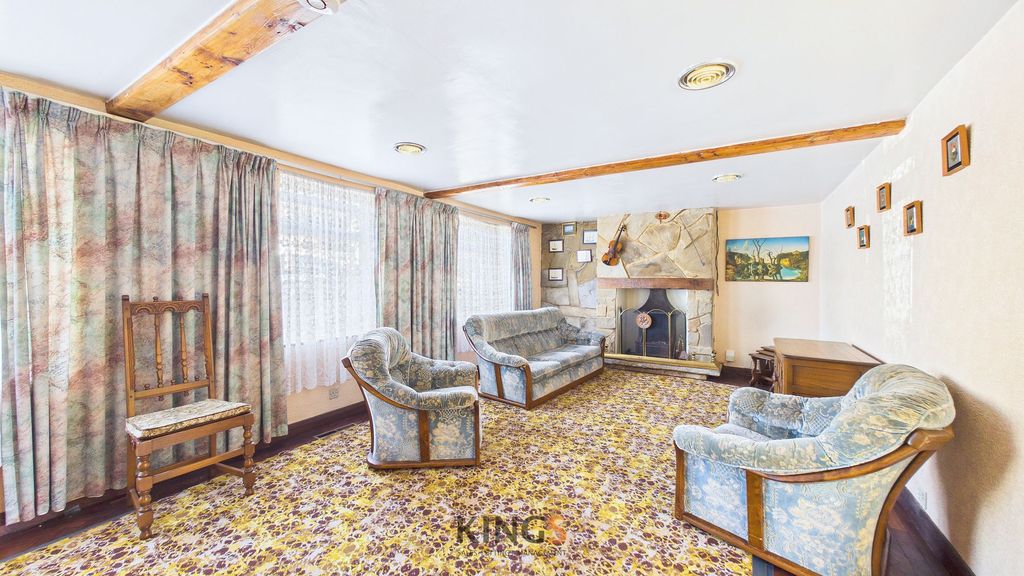 Property photo 2 of 16 Lounge