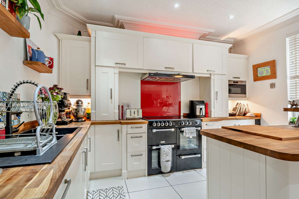 Property photo 3 of 41