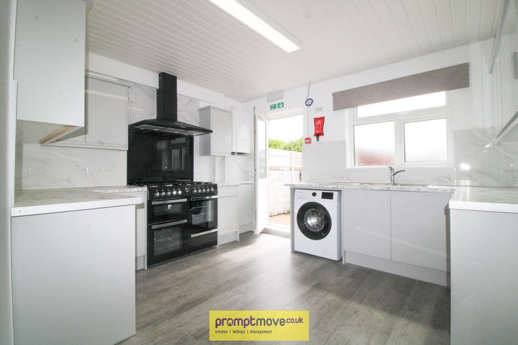 Property photo 2 of 17 Na