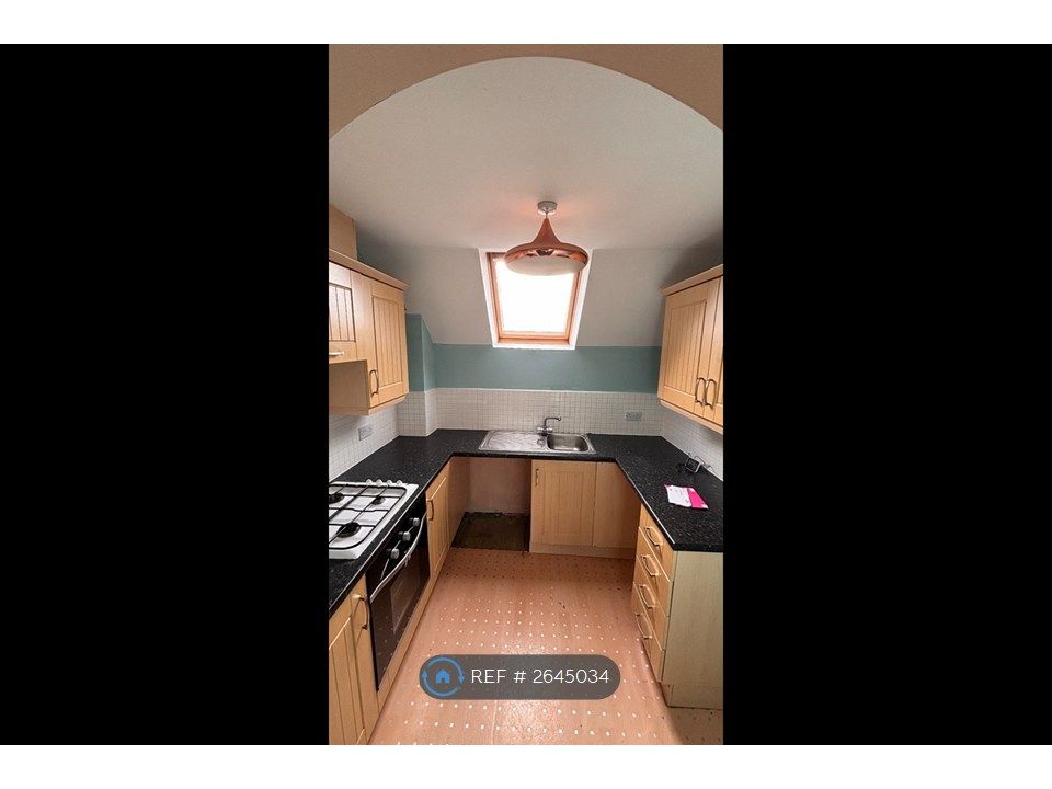 Property photo 3 of 7 Fitted Kitchen