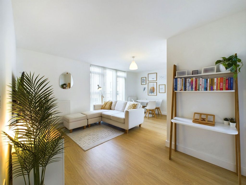 Property photo 2 of 12