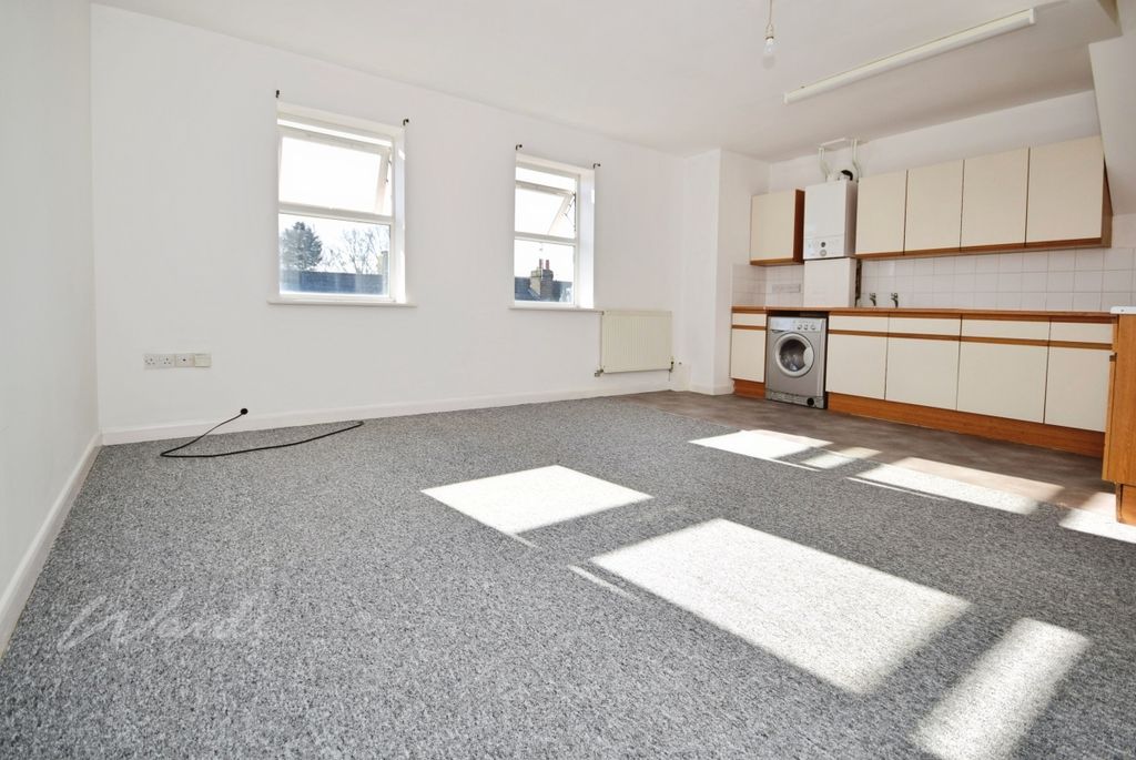 Property photo 3 of 7 Trafalgar Lounge