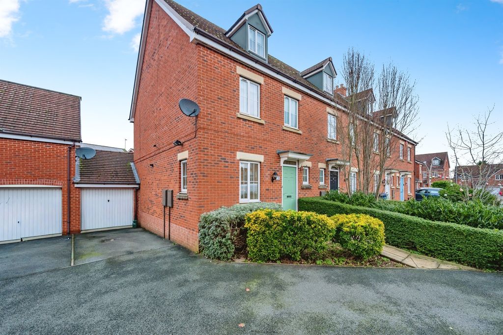 Property photo 1 of 18 Entrance Door: