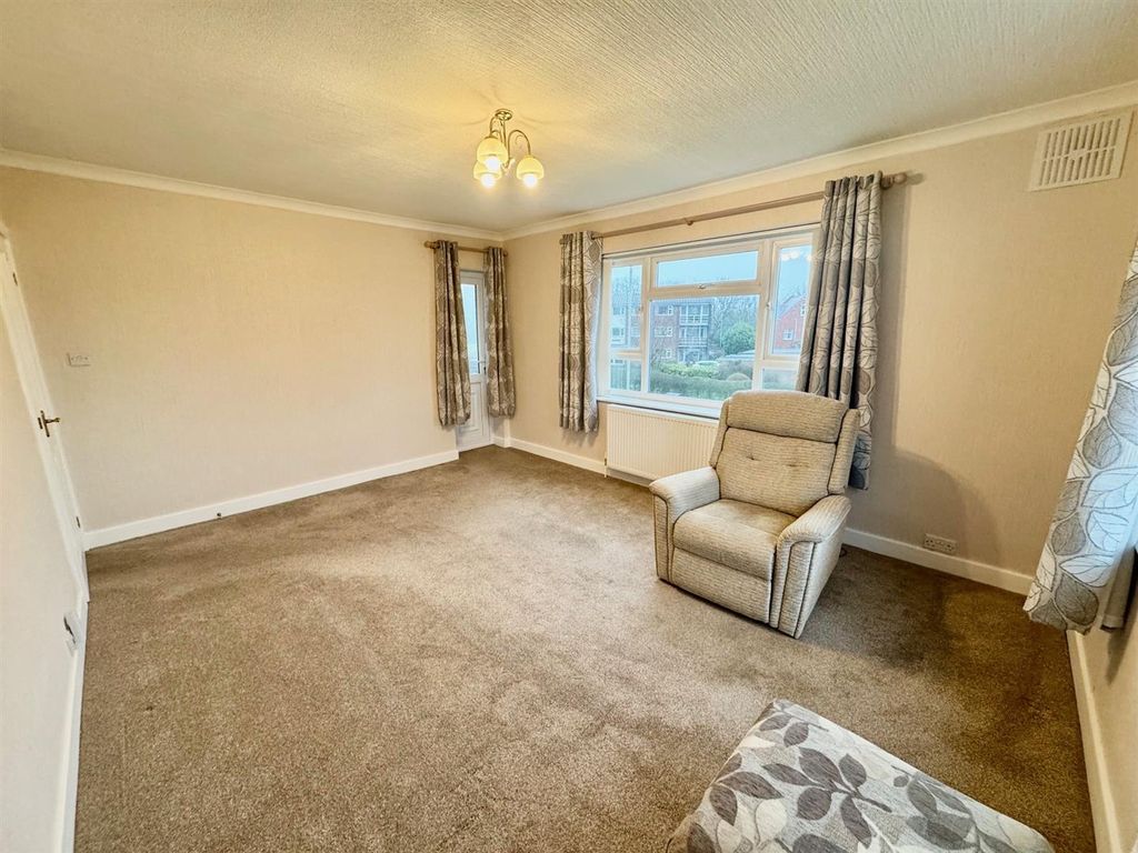 Property photo 2 of 19 Lounge 2.Jpg