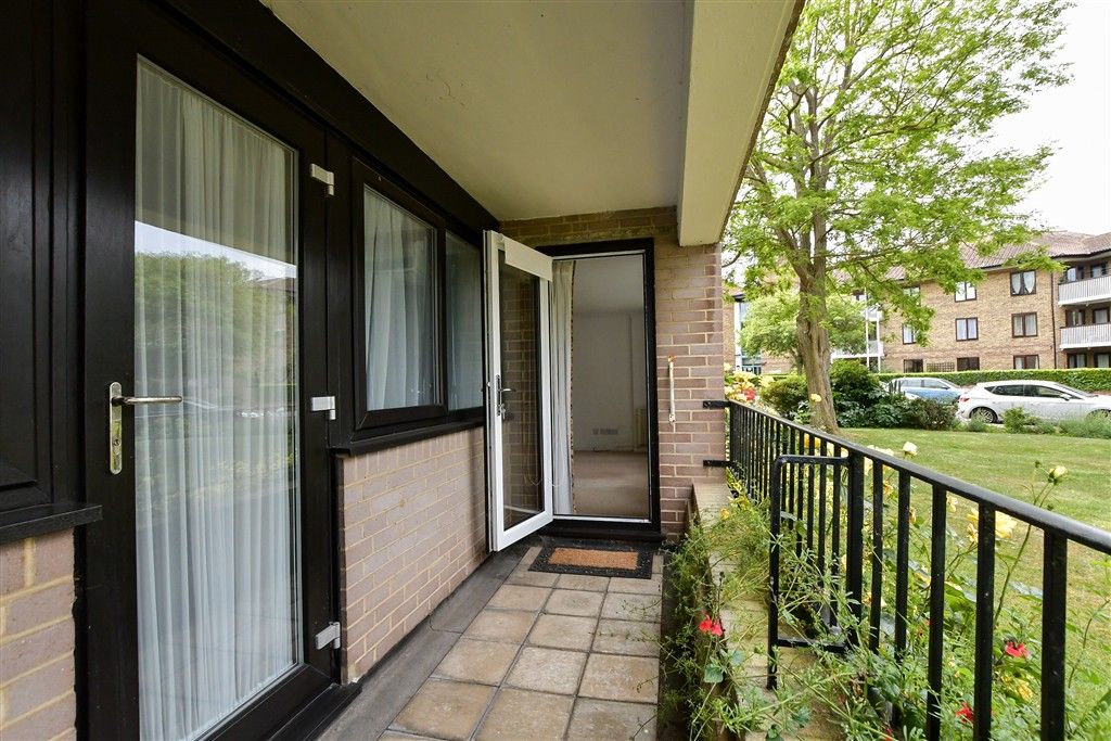 Property photo 2 of 8 Balcony