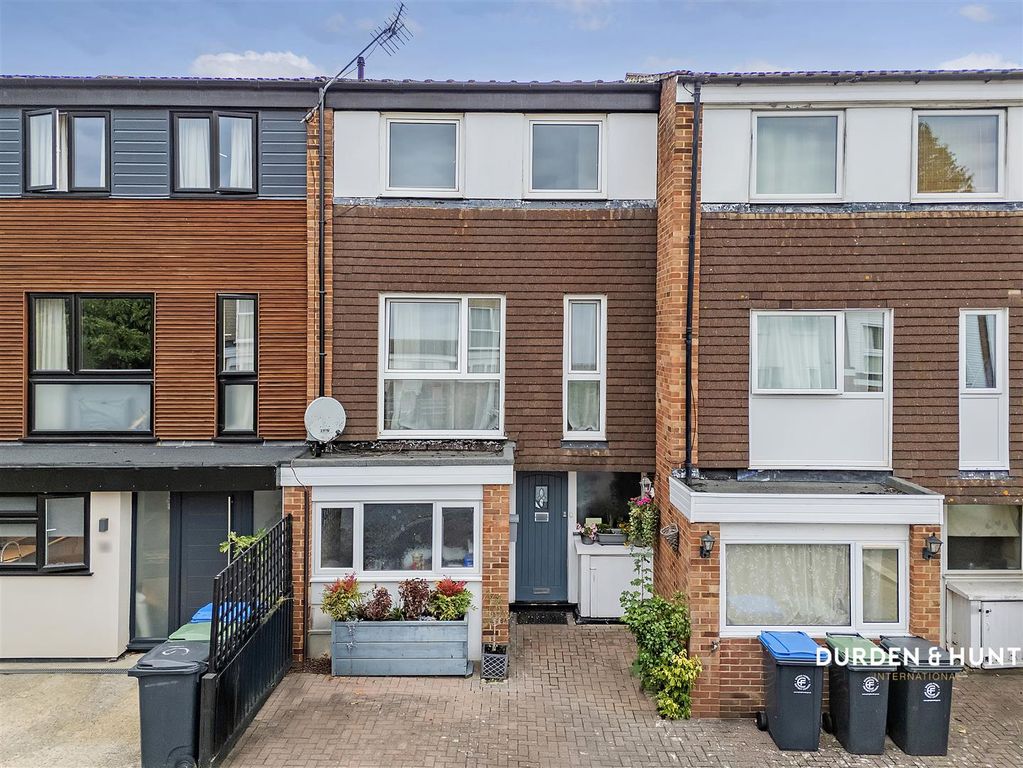 Property photo 1 of 15 Church Close