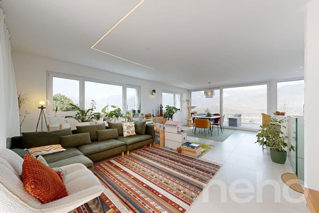 Property photo 2 of 12
