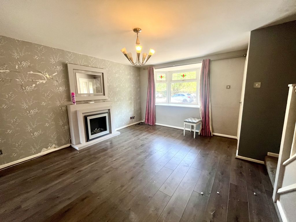 Property photo 2 of 16 Lounge